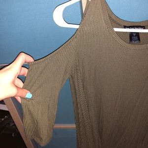 ARMY GREEN COLD SHOULDER TOP!!